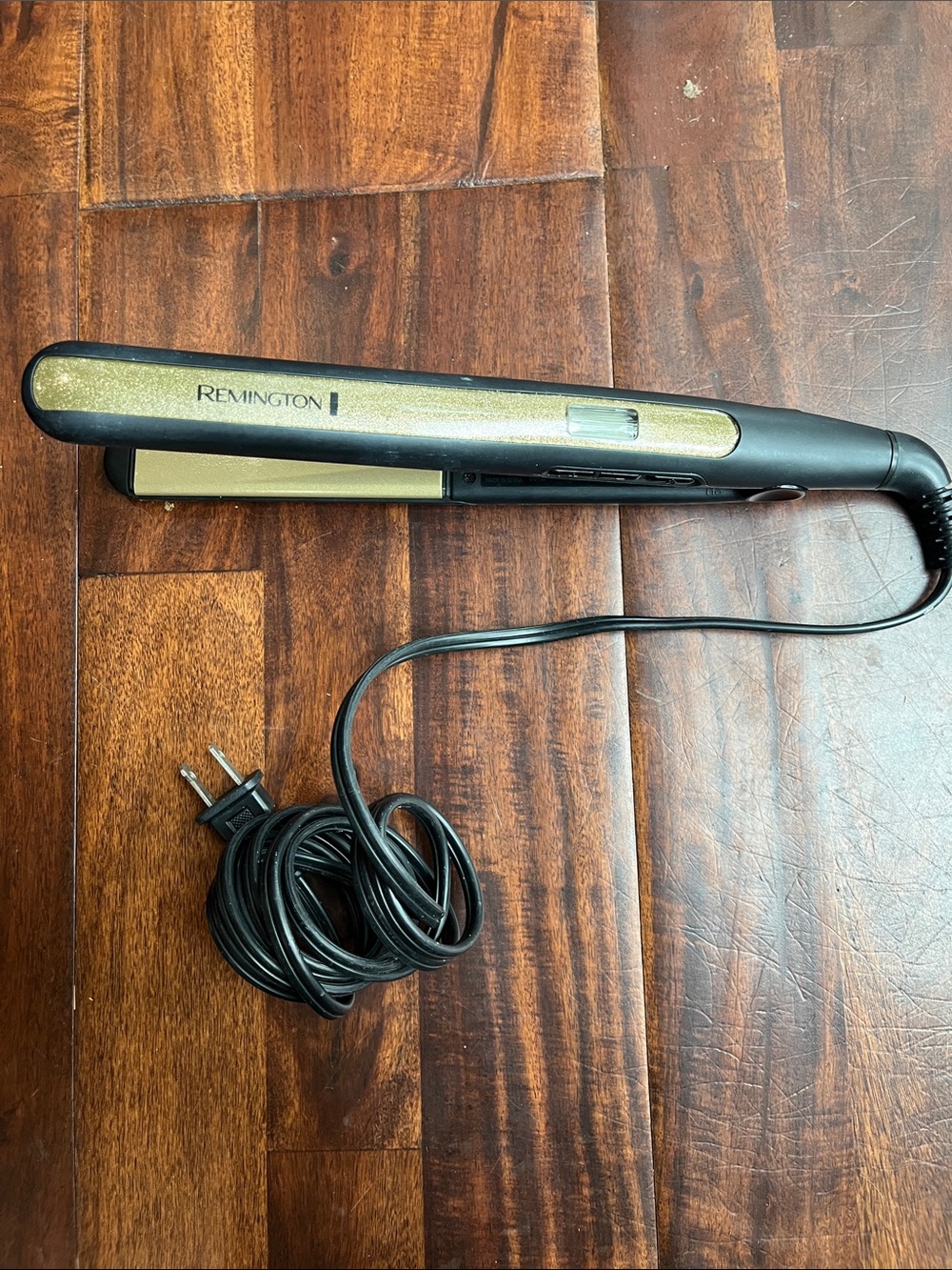 Remington Black and Gold Ceramic Flat Iron